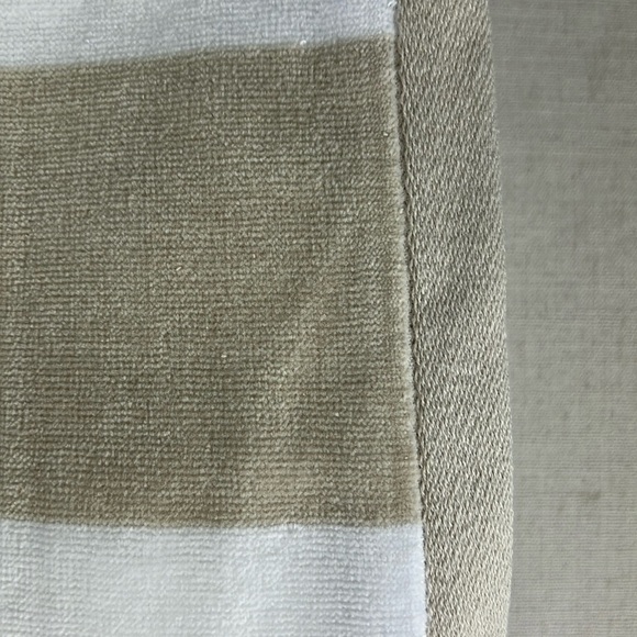 Brooks Brothers Pool Beach Towels Tan White Oversized 40 x 70 Striped 2 pc NEW - Picture 4 of 4